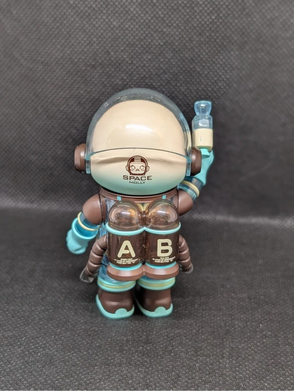 Pop Mart Mega Space Molly 100% Mint Chocolate Figure